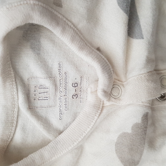 Gap Short-Sleeve Romper 3-6M - Picture 2 of 3